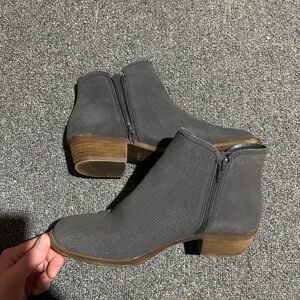 Women’s dress shoes